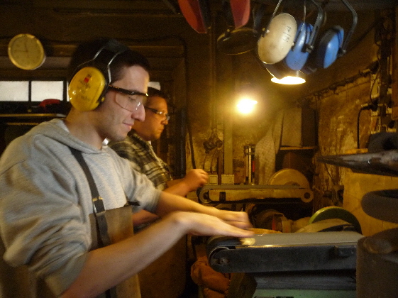 Spa&szlig; beim Formschleifen mit dem Bandschleifer